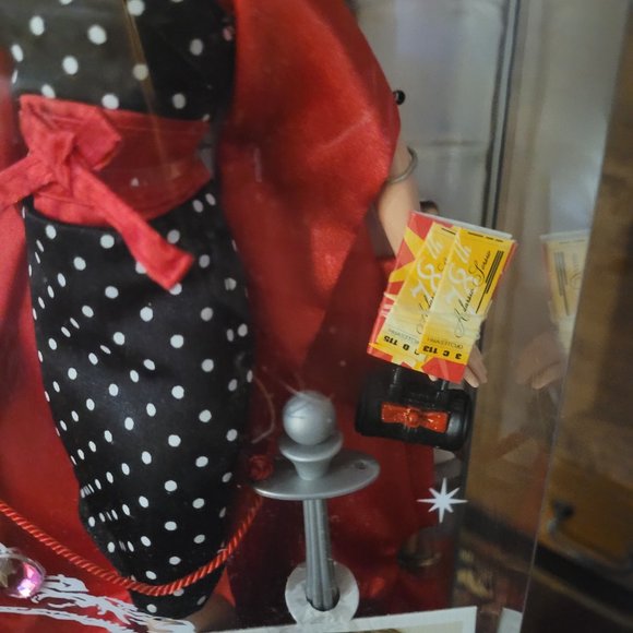 Barbie as Hillary Duff 2006, Red Carpet Glam! - Picture 11 of 17